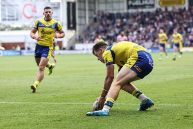 Warrington Wolves 'tan Josh Thewlis Betfred Süper Lig 25. Raundunda Halliwell Jones Stadyumu, Warrington, Birleşik Krallık' ta oynanan Warrington Wolves - Leopards maçında şansını deniyor.