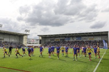 Warrington maç öncesi ısınma turunda 25. Betfred Süper Lig karşılaşmasında Warrington Wolves, Leigh Leopards 'a karşı Halliwell Jones Stadyumu, Warrington, İngiltere, 6 Eylül 2025