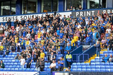 AFC Wimbledon taraftarları Sky Bet Ligi 1 karşılaşmasında Bolton Wanderers, AFC Wimbledon 'a karşı Toughsheet Community Stadyumu, Bolton, İngiltere, 6 Eylül 2025