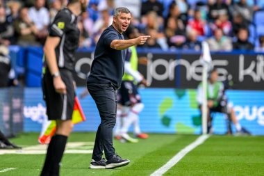 Steven Schumacher, Bolton Wanderers 'ın baş antrenörü Bolton Wanderers - AFC Wimbledon maçında Toughsheet Community Stadyumu, Bolton, İngiltere, 6 Eylül 2025