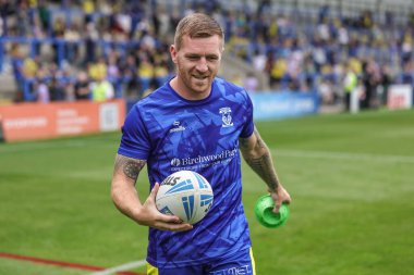 Warrington Wolves takımından Marc Sneyd, Betfred Süper Lig 25. Raundda ısınma turunda Halliwell Jones Stadyumu, Warrington, İngiltere 'de oynanan Warrington Wolves - Leigh Leopards maçında
