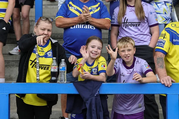 Warrington Wolves taraftarları 25. Betfred Süper Lig karşılaşmasında Warrington Wolves, Leigh Leopards 'a karşı Halliwell Jones Stadyumu, Warrington, 6 Eylül 2025