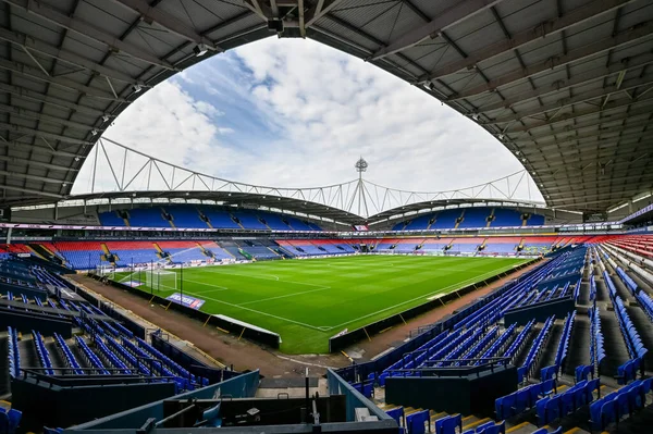 Bolton Wanderers 'ın 6 Eylül 2025' te Toughsheet Community Stadyumu 'nda Bolton Wanderers - AFC Wimbledon maçında Toughsheet Community Stadyumu' nun ana sahası, Bolton Wanderers 'ın sahası.
