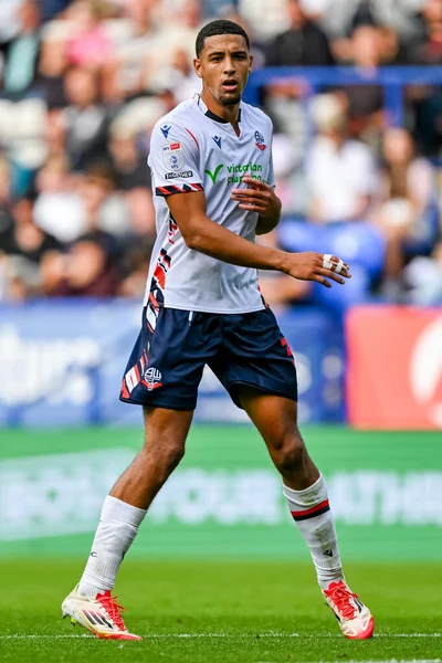 Bolton Wanderers takımından Chris Forino-Joseph, 6 Eylül 2025 tarihinde İngiltere 'nin Bolton şehrinde oynanan Wimbledon maçında Bolton Wanderers' a karşı oynamıştır.