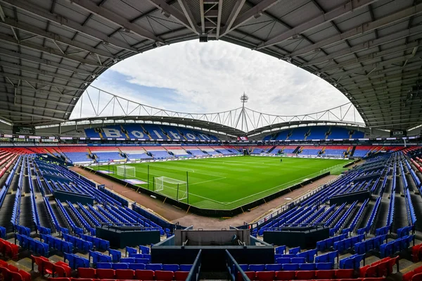 Bolton Wanderers 'ın 6 Eylül 2025' te Toughsheet Community Stadyumu 'nda Bolton Wanderers - AFC Wimbledon maçında Toughsheet Community Stadyumu' nun ana sahası, Bolton Wanderers 'ın sahası.