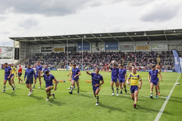 Warrington maç öncesi ısınma turunda 25. Betfred Süper Lig karşılaşmasında Warrington Wolves, Leigh Leopards 'a karşı Halliwell Jones Stadyumu, Warrington, İngiltere, 6 Eylül 2025