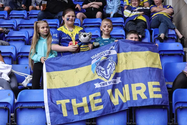 Warrington Wolves taraftarları 25. Betfred Süper Lig karşılaşmasında Warrington Wolves, Leigh Leopards 'a karşı Halliwell Jones Stadyumu, Warrington, 6 Eylül 2025
