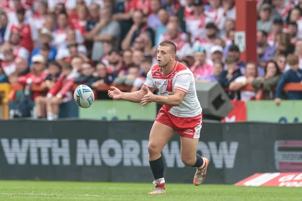 Hull KR takımından Mikey Lewis, 7 Eylül 2025 'te İngiltere' nin Hull kentinde oynanan Sewell Group Craven Park 'ta oynanan 25. Betfred Süper Lig karşılaşmasında Hull KR, Hull FC' ye karşı.