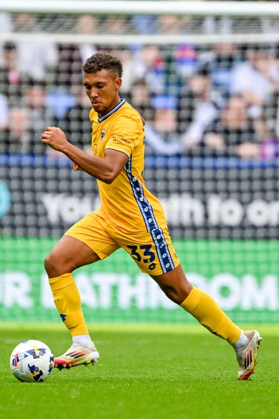 AFC Wimbledon takımından Isaac Ogundere 6 Eylül 2025 tarihinde İngiltere 'nin Bolton şehrinde oynanan Wimbledon maçında AFC Wimbledon' a karşı oynamıştır.