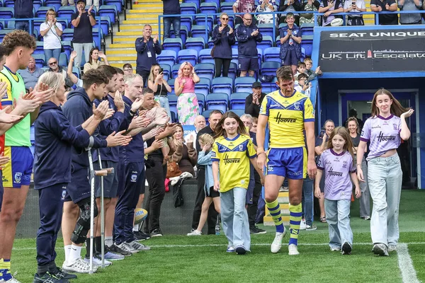 Warrington Wolves takımından Stefan Ratchford son maçını oynadığı Betfred Süper Lig 25. Raundu 'nda Warrington Wolves Leopards' a karşı oynadığı maçta emekli olduğunu açıklarken son kez sahadan ayrıldı.