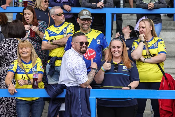 Warrington Wolves taraftarları 25. Betfred Süper Lig karşılaşmasında Warrington Wolves, Leigh Leopards 'a karşı Halliwell Jones Stadyumu, Warrington, 6 Eylül 2025