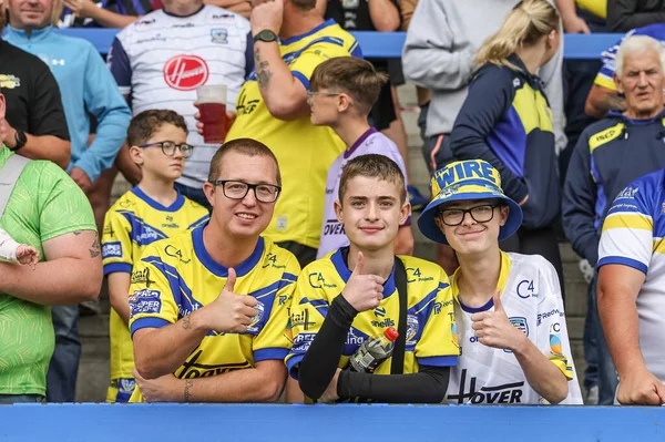 Warrington Wolves taraftarları 25. Betfred Süper Lig karşılaşmasında Warrington Wolves, Leigh Leopards 'a karşı Halliwell Jones Stadyumu, Warrington, 6 Eylül 2025