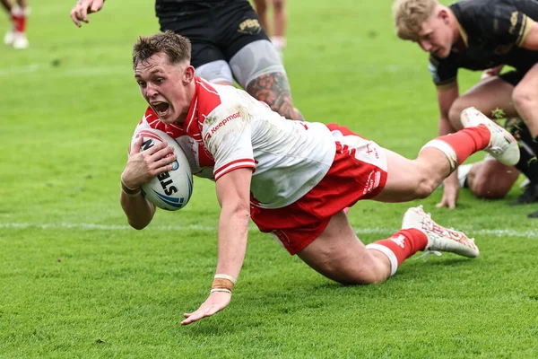 Hull KR 'dan Jack Broadbent, 7 Eylül 2025' te İngiltere 'nin Hull kentindeki Sewell Group Craven Park' ta oynanan Betfred Süper Lig 25. Maçı 'nda 14-0 yenmeye çalışıyor.