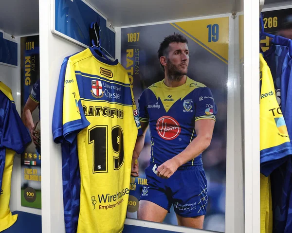 Warrington Wolves takımının oyuncusu Stefan Ratchford, Betfred Süper Lig 25. Raundda oynadığı Warrington Wolves - Leigh Leopards maçında Warrington, İngiltere 'de 6 Eylül 2025' de oynadığı son maçta Wire için oynadığı son maçta soyundu.