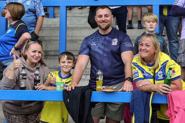 Warrington Wolves taraftarları 25. Betfred Süper Lig karşılaşmasında Warrington Wolves, Leigh Leopards 'a karşı Halliwell Jones Stadyumu, Warrington, 6 Eylül 2025