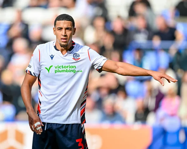 Bolton Wanderers takımından Chris Forino-Joseph, 6 Eylül 2025 tarihinde İngiltere 'nin Bolton şehrinde oynanan Wimbledon maçında Bolton Wanderers' a karşı oynamıştır.