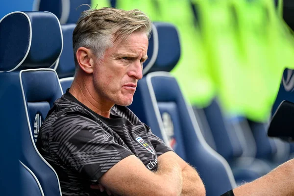 Terry Skiverton, AFC Wimbledon müdür yardımcısı, Sky Bet 1 karşılaşmasında Bolton Wanderers AFC Wimbledon 'a karşı Toughsheet Community Stadyumu, Bolton, Birleşik Krallık, 6 Eylül 2025