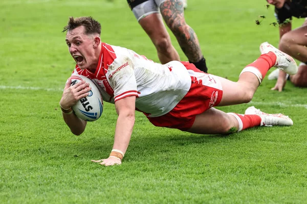 Hull KR 'dan Jack Broadbent, 7 Eylül 2025' te İngiltere 'nin Hull kentindeki Sewell Group Craven Park' ta oynanan Betfred Süper Lig 25. Maçı 'nda 14-0 yenmeye çalışıyor.