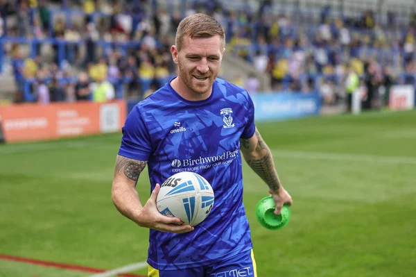 Warrington Wolves takımından Marc Sneyd, Betfred Süper Lig 25. Raundda ısınma turunda Halliwell Jones Stadyumu, Warrington, İngiltere 'de oynanan Warrington Wolves - Leigh Leopards maçında