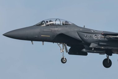 Birleşik Devletler Hava Kuvvetleri F-15 Strike Eagles RAF Lakenheath 'a iniş yaptı. RAF Lakenheath, İngiltere, 11 Eylül 2025