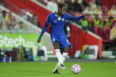 Chelsea 'den Trevoh Chalobah Premier Lig maçı sırasında Brentford Chelsea' ye karşı Gtech Community Stadyumu, Londra, Birleşik Krallık, 13 Eylül 2025 