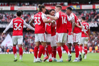 Arsenal 'den Viktor Gyokeres, 13 Eylül 2025' te İngiltere 'nin başkenti Londra' daki Emirates Stadyumu 'nda oynanan Premier League maçı Arsenal - Nottingham Forest maçında takım arkadaşlarıyla 2-0' lık galibiyetini kutluyor. 