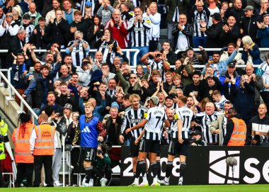 Newcastle United takımından Nick Woltemade, 13 Eylül 2025 'te St. James' s Park, Newcastle, İngiltere 'de oynanan Premier League maçı Newcastle United ve Wolverhampton Wanderers maçında 1-0' lık galibiyetini kutluyor. 