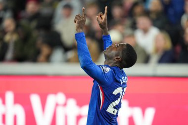 Chelsea 'den Moiss Caicedo, 13 Eylül 2025' te İngiltere 'deki The Gtech Community Stadyumu' nda Premier League maçında Brentford Chelsea 'ye karşı oynanan golü kutluyor. 