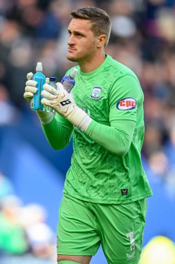 Preston North End 'den Daniel Iversen, 13 Eylül 2025' te İngiltere 'nin Deepdale kentinde oynanan Sky Bet Şampiyonası maçında ev sahiplerini destekliyor. 