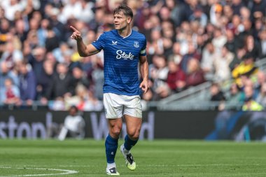 Everton 'dan James Tarkowski Premier Lig maçı sırasında Everton, Aston Villa' ya karşı Hill Dickinson Stadyumu, Liverpool, Birleşik Krallık, 13 Eylül 2025             