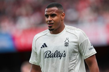 Nottingham Ormanı 'ndan Murillo, 13 Eylül 2025' te İngiltere 'nin Emirates Stadyumu' nda oynanan Premier Lig karşılaşmasında Arsenal ve Nottingham Ormanı maçını izliyor. 