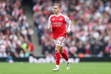 Arsenal 'den Leandro Trossard, 13 Eylül 2025' te İngiltere 'nin Emirates Stadyumu' nda oynanan Premier League maçında Nottingham Ormanı 'na karşı oynanan maçta görev aldı. 