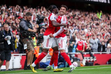 Arsenal 'den Martin Zubimendi, 13 Eylül 2025' te İngiltere 'nin başkenti Londra' daki Emirates Stadyumu 'nda oynanan Premier League maçı Arsenal - Nottingham Forest maçında takım arkadaşları ile birlikte 1-0' lık galibiyetini kutluyor. 