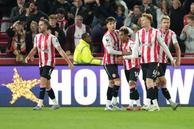 Brentford, 13 Eylül 2025 'te Londra' daki Gtech Community Stadyumu 'nda Brentford Chelsea' ye karşı oynanan Premier League maçında Brentford 'dan Fabio Carvalho' nun golünü kutladı. 