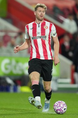 Brentford 'dan Nathan Collins Premier League maçı sırasında Brentford Chelsea' ye karşı Gtech Community Stadyumu, Londra, 13 Eylül 2025 