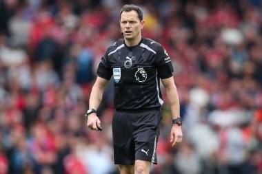 Hakem Darren England, 13 Eylül 2025 tarihinde İngiltere 'nin Emirates Stadyumu' nda oynanan Premier League karşılaşmasında Arsenal ve Nottingham Forest karşı karşıya geldi. 