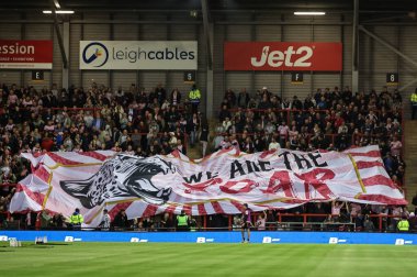 Leigh taraftarları, 12 Eylül 2025 'te Leigh Spor Köyü' nde oynanan Betfred Süper Lig 26. Maçı 'nda Leigh Leopards' a karşı St.Helens maçının bitiş çizgisine sahte bir atış yaptı.