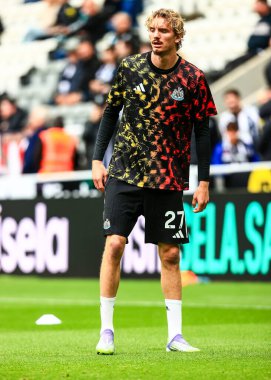 Newcastle United 'dan Nick Woltemade Premier League maçı sırasında maç öncesi ısınma oturumunda Newcastle United ile Wolverhampton Wanderers St. James' s Park, Newcastle, İngiltere, 13 Eylül 2025