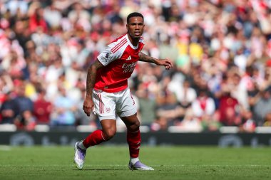 Arsenal 'den Gabriel Magalhaes, 13 Eylül 2025' te İngiltere 'nin Emirates Stadyumu' nda oynanan Premier League maçı sırasında Nottingham Ormanı 'na karşı savaşıyor. 