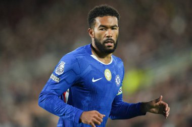 Chelsea 'li Reece James Premier League karşılaşmasında Brentford Chelsea' ye karşı Gtech Community Stadyumu, Londra, 13 Eylül 2025 