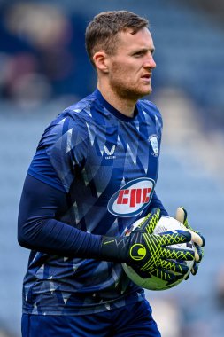 Preston North End 'den Daniel Iversen, 13 Eylül 2025' te İngiltere 'nin Deepdale kentinde oynanan Preston North End-Middlesbrough maçında ısınıyor.