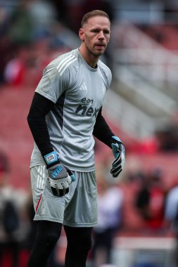 Nottingham Ormanı 'ndan Matz Sels, 13 Eylül 2025' te İngiltere 'nin Emirates Stadyumu' nda oynanan Premier League maçı öncesinde Nottingham Ormanı 'na karşı Arsenal maçından önce ısınıyor. 