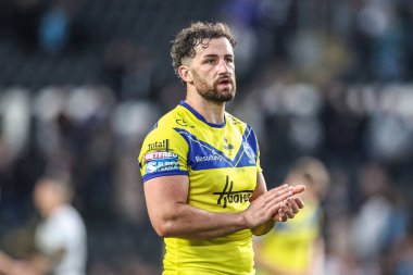 Warrington Wolves 'un Toby King' i, 13 Eylül 2025 'te MKM Stadyumu' nda oynanan Betfred Süper Lig 26. Maçı 'nda taraftarları alkışlıyor.