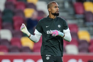 Chelsea 'den Robert Snchez Premier League karşılaşması öncesinde ısınıyor Brentford Chelsea' ye karşı Gtech Community Stadyumu, Londra, Birleşik Krallık, 13 Eylül 2025 