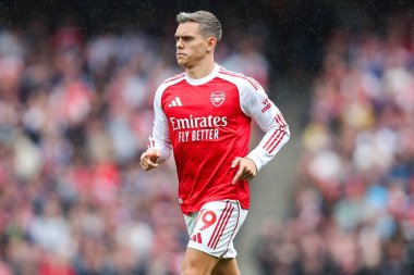 Arsenal 'den Leandro Trossard, 13 Eylül 2025' te İngiltere 'nin Emirates Stadyumu' nda oynanan Premier League maçında Nottingham Ormanı 'na karşı oynanan maçta görev aldı. 