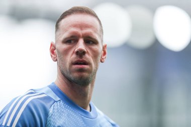 Nottingham Ormanı 'ndan Matz Sels, 13 Eylül 2025' te İngiltere 'nin Emirates Stadyumu' nda oynanan Premier League maçında Arsenal ve Nottingham Ormanı maçını izliyor.