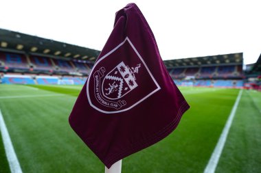 Burnley köşe bayrağı Premier Lig karşılaşması öncesinde Burnley Liverpool 'a karşı Turf Moor, Burnley, İngiltere, 14 Eylül 2025 
