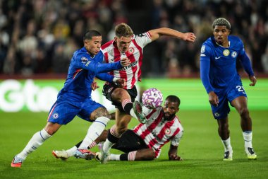 Chelsea 'den Enzo Fernnndez, Brentford oyuncularıyla 13 Eylül 2025' te Londra 'daki Gtech Community Stadyumu' nda oynanan Premier League karşılaşmasında Brentford Chelsea 'ye karşı mücadele etti. 