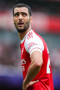 Arsenal 'den Mikel Merino, 13 Eylül 2025' te İngiltere 'nin Emirates Stadyumu' nda oynanan Premier Lig karşılaşmasında Arsenal ve Nottingham Forest maçına bakıyor. 