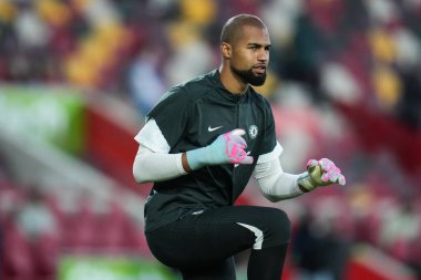 Chelsea 'den Robert Snchez Premier League karşılaşması öncesinde ısınıyor Brentford Chelsea' ye karşı Gtech Community Stadyumu, Londra, Birleşik Krallık, 13 Eylül 2025